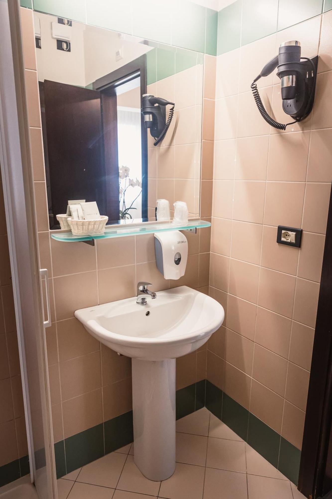 Hotel Art Milano Prato (Prato)
